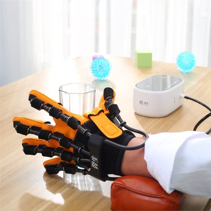 Attrezzatura per fisioterapia manuale per disfunzioni delle mani