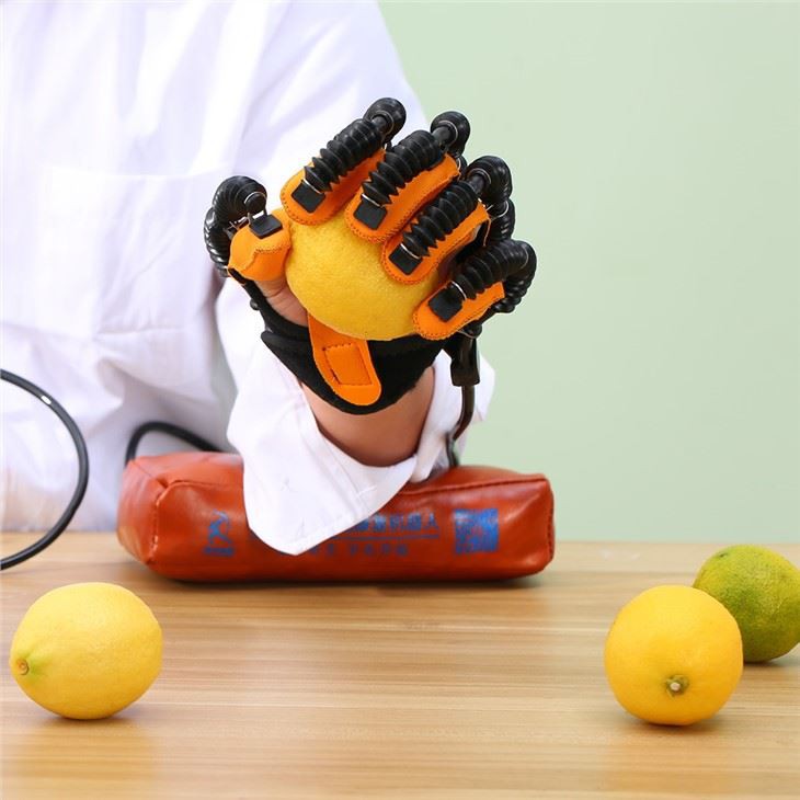 Attrezzatura per fisioterapia per l'allenamento intelligente delle mani