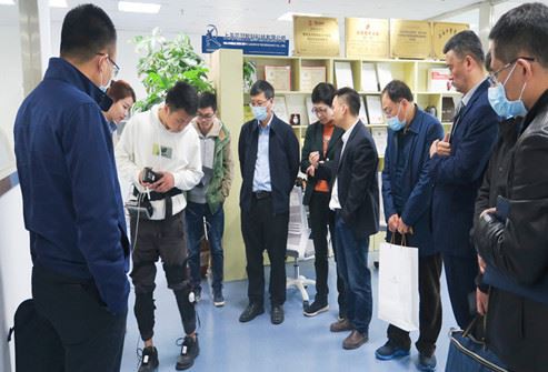 Il gruppo di ricerca del Centro nazionale di ricerca per gli aiuti tecnici di...