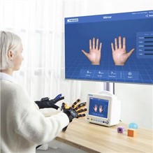 Esercizio manuale per la riabilitazione della mano del robot