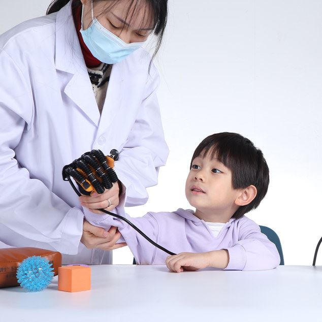 Morbido guanto robotico per bambini
